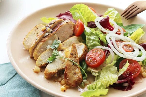 Giảm cân bằng món salad ức gà